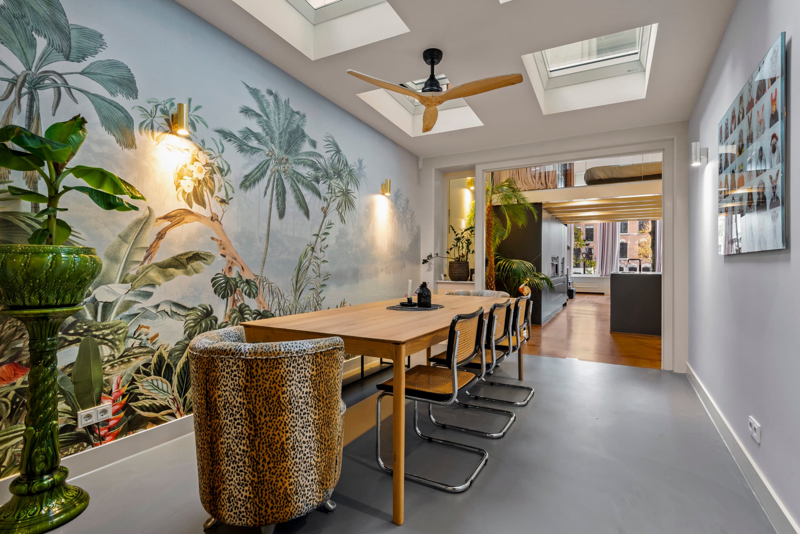 Eetkamer en leefruimte